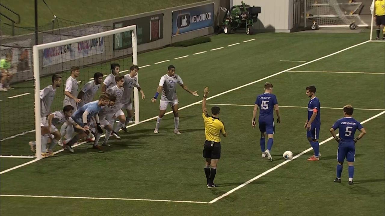 Đá phạt đền trong bóng đá là gì?