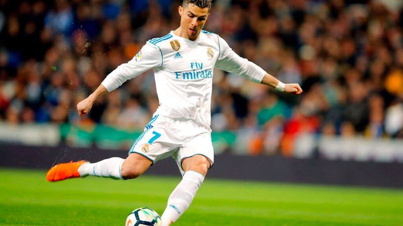 Các kỹ thuật sút bóng cơ bản