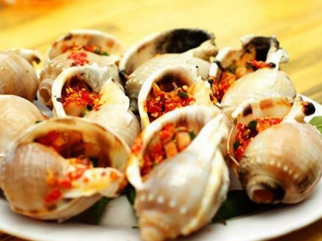 Món ốc tỏi nướng muối ớt tại Ốc Phương
