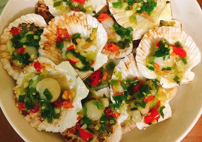 Không gian quán ốc Bống bình dân nhưng đông khách