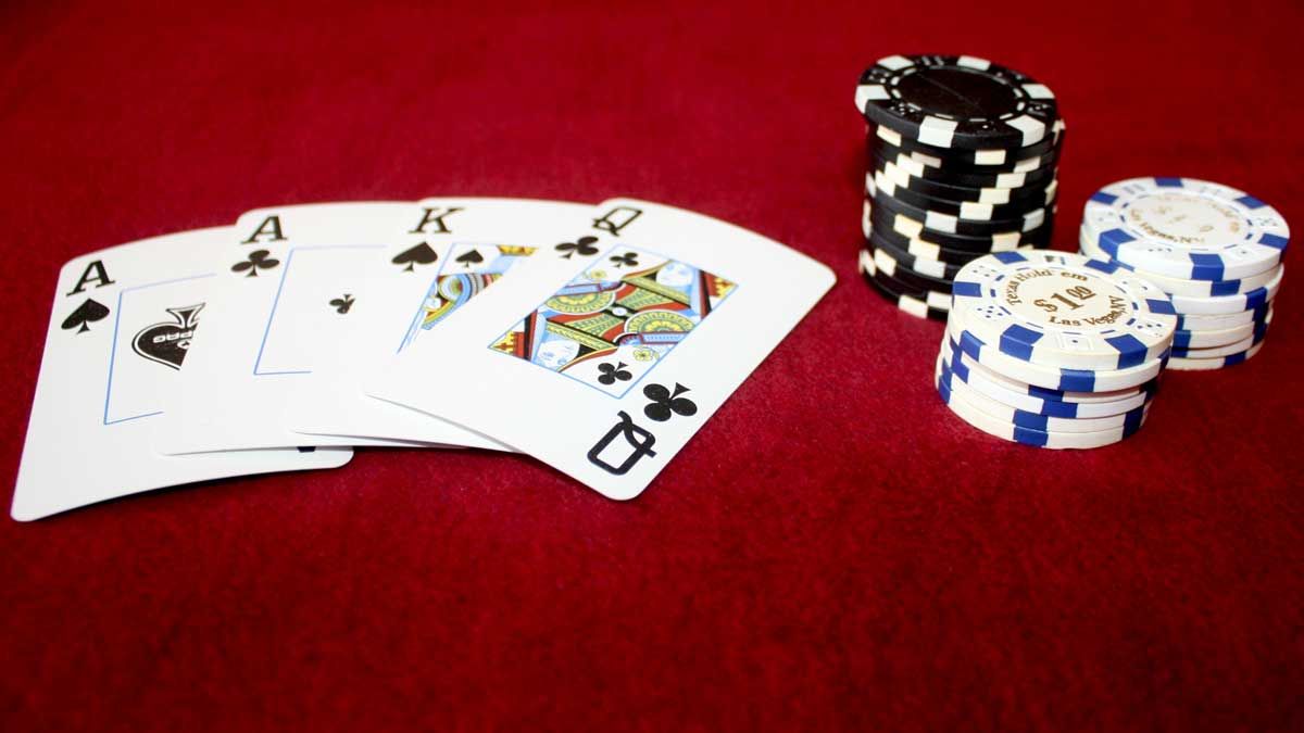 Hướng dẫn đầy đủ về Luật chơi Poker Texas Hold'em | Natural8