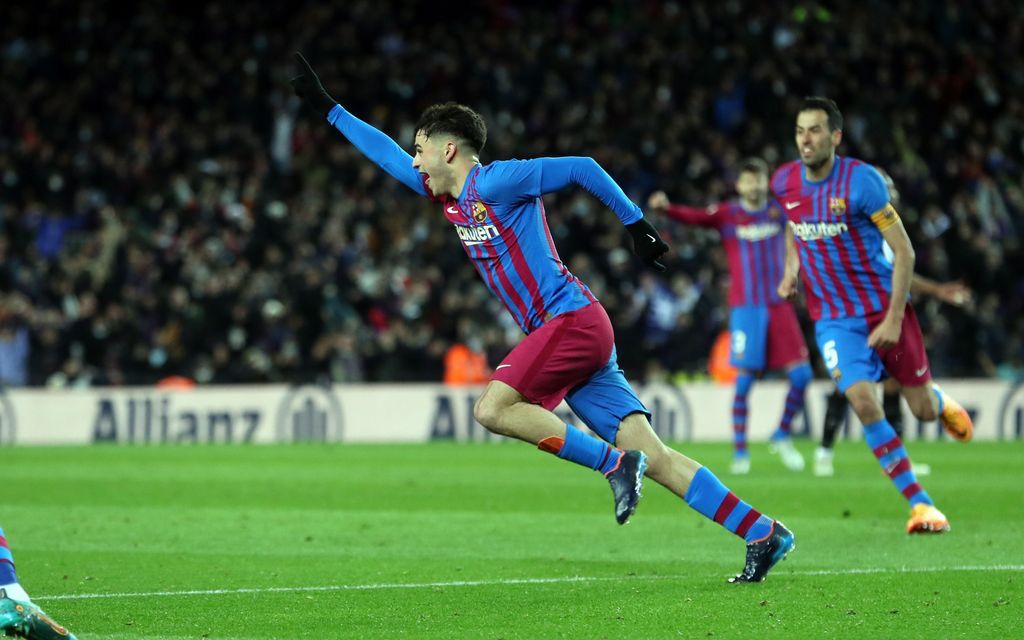 Pedri với phong cách chơi bóng nghệ sĩ